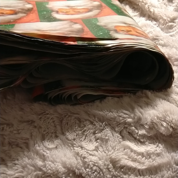 Vintage Christmas Wrapping Paper - Picture 4 of 10